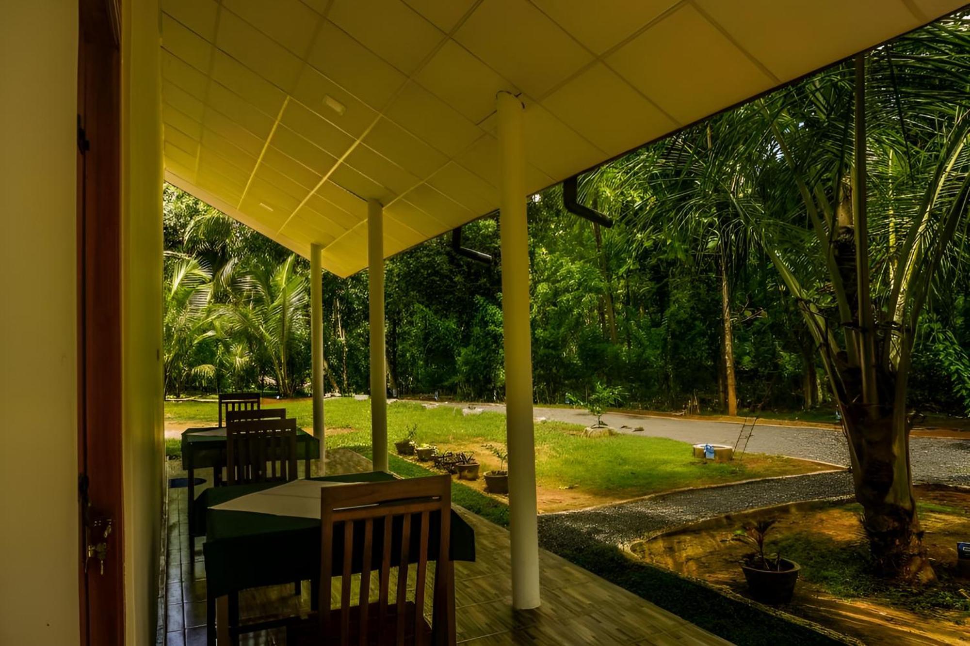 Little Ele Safari Lodge อุดาวาลาเว ภายนอก รูปภาพ