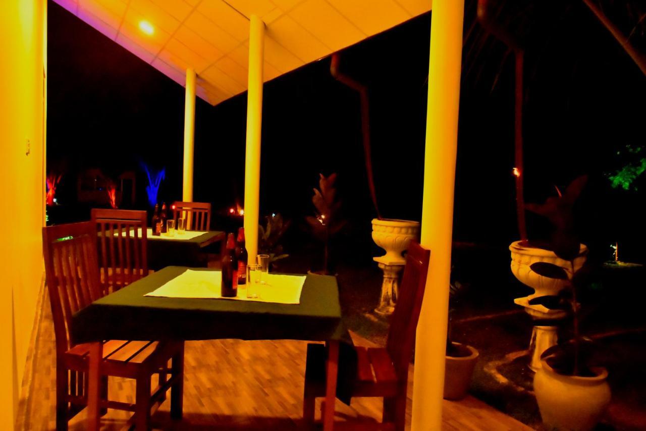 Little Ele Safari Lodge อุดาวาลาเว ภายนอก รูปภาพ